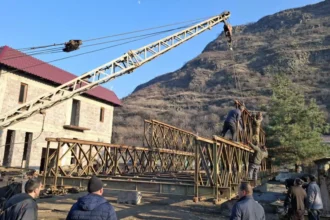ΥΠΕΘΑ: Ο Ελληνικός στρατός στην Αρμενία στήνει γέφυρες ΜΠΕΛΕΫ για βοήθεια μετά τις πλημμύρες + ΒΙΝΤΕΟ