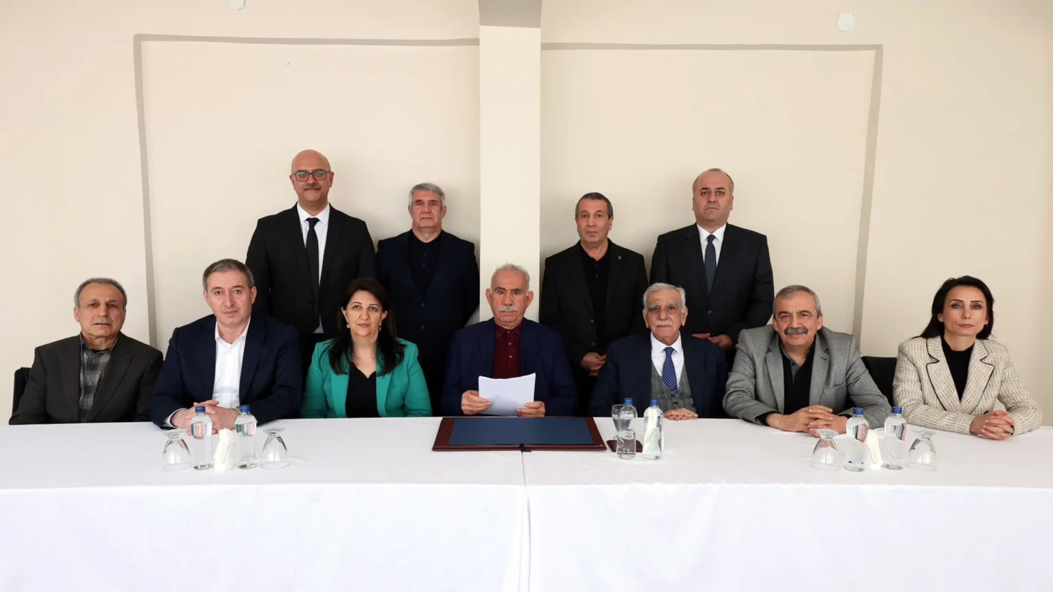 ΕΚΤΑΚΤΟ: Ο Οτσαλάν καλεί σε διάλυση του PKK