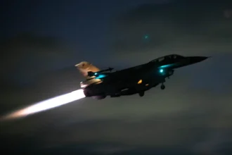 Ισραηλινό μαχητικό χτύπησε τη Γάζα - Σε μια κλωστή η εκεχειρία μετά την εκτόξευση ρουκέτας της Χαμάς