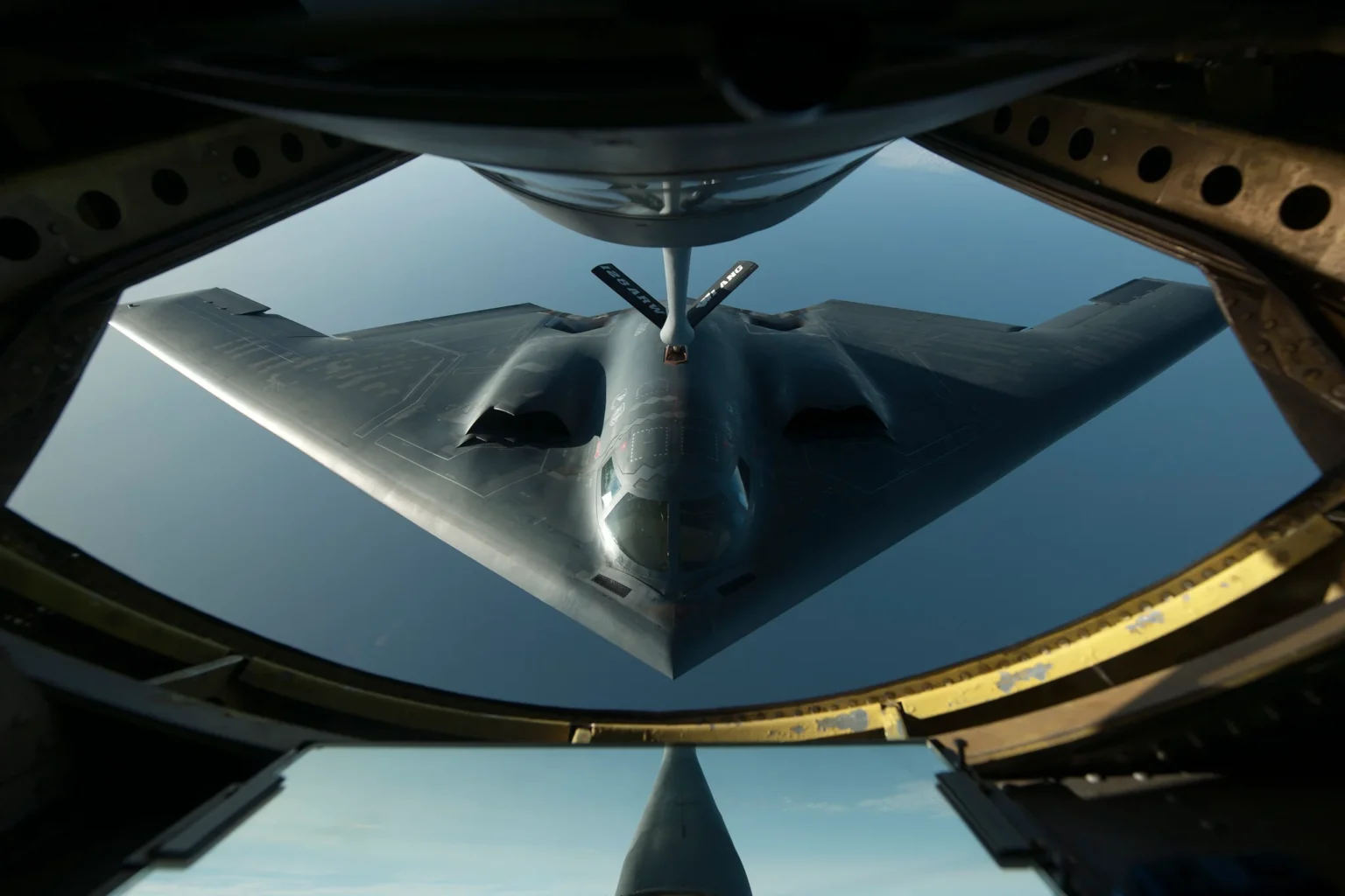 ΗΠΑ σε θέση επίθεσης με B-2 και F-35: Κρίσιμες στιγμές για τους Χούθι - Μεγάλες δυνάμεις σε κίνηση