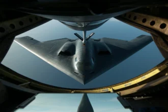 ΗΠΑ σε θέση επίθεσης με B-2 και F-35: Κρίσιμες στιγμές για τους Χούθι - Μεγάλες δυνάμεις σε κίνηση