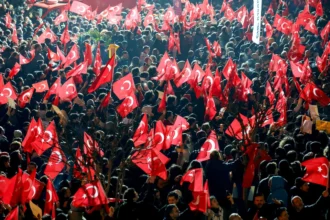 Πολιτικός σεισμός στην Τουρκία: Ο Ερντογάν εκτοπίζει τον Ιμάμογλου