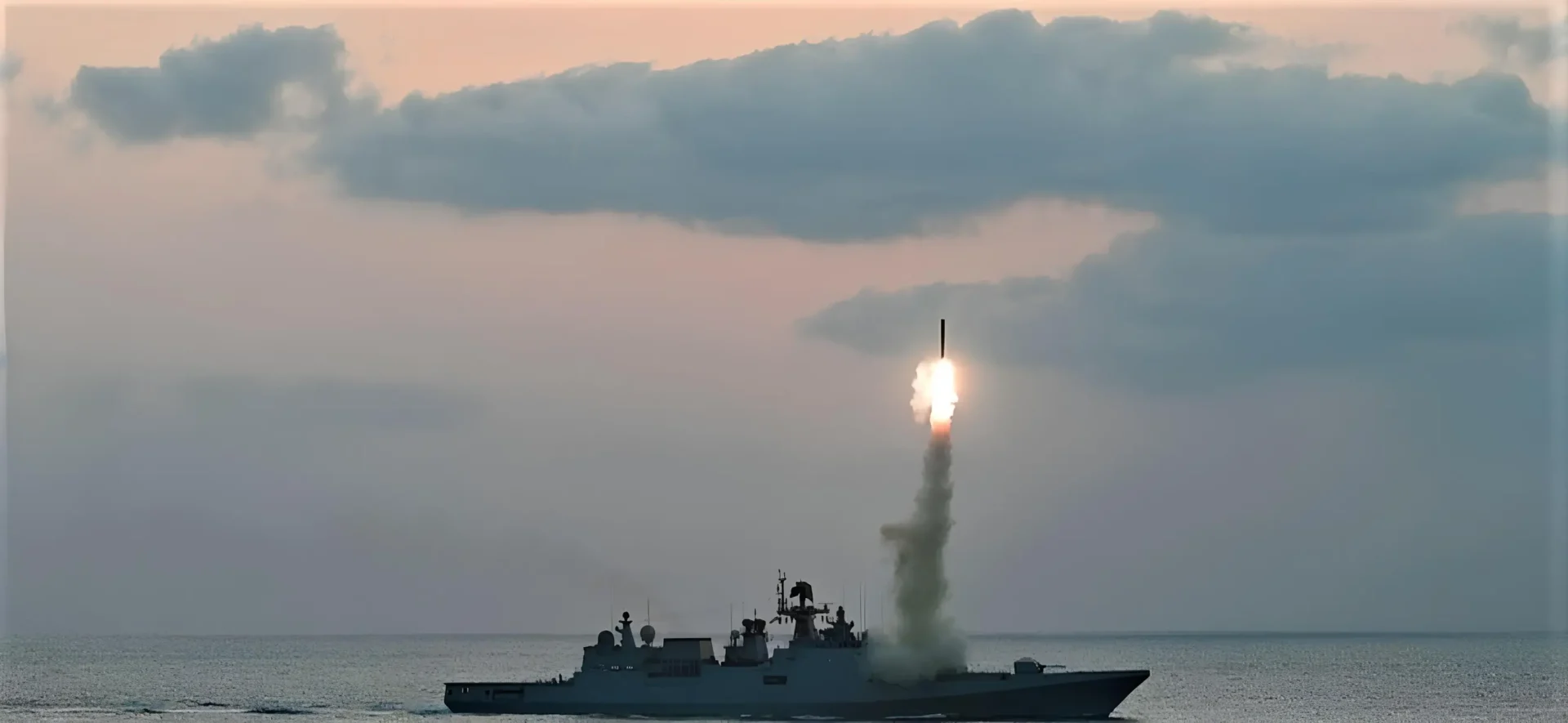Βολές BrahMos από το Ινδικό Ναυτικό με ξεκάθαρο μήνυμα-βίντεο στο Πακιστάν: «Οπουδήποτε, οποτεδήποτε»