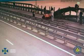 Αποφασισμένη η Ουκρανία: Ισχυρή υποβρύχια επίθεση στην γέφυρα της Κριμαίας [+ΒΙΝΤΕΟ]