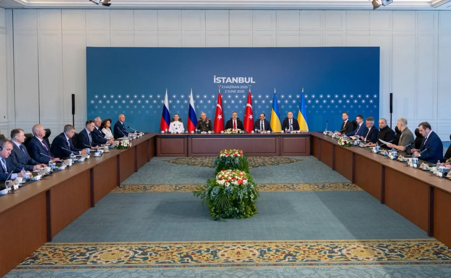 Η Ρωσία ζητά εδάφη και περιορισμούς στην κυριαρχία της Ουκρανίας - Τι ξέρουμε για τις διαπραγματεύσεις