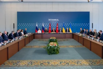 Η Ρωσία ζητά εδάφη και περιορισμούς στην κυριαρχία της Ουκρανίας - Τι ξέρουμε για τις διαπραγματεύσεις