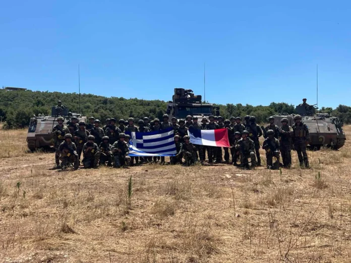 Εβδομάδα επίδειξης ισχύος Ελλάδας–Γαλλίας σε αέρα, ξηρά και θάλασσα: Από τα Rafale με γαλλικά τάνκερ στις αποβατικές ασκήσεις