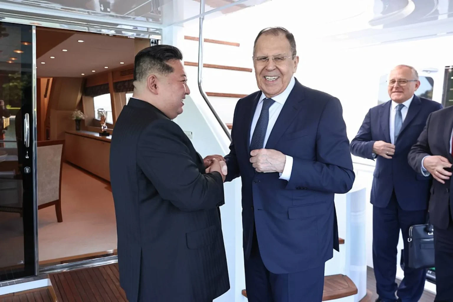 Ο Κιμ Γιονγκ Ουν μιλά για «ανεπιφύλακτη» στήριξη στη Ρωσία για τον πόλεμο στην Ουκρανία - Ευχαριστίες Λαβρόφ για Κούρσκ