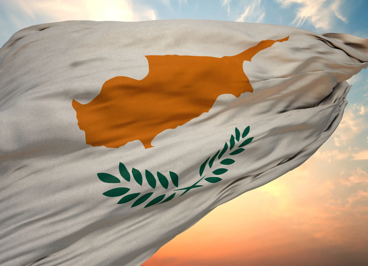 Η Κύπρος πέτυχε την τιμωρία του Βρετανού αξιωματούχου που βρέθηκε στα Κατεχόμενα: Η απάντηση του και η κατακραυγή