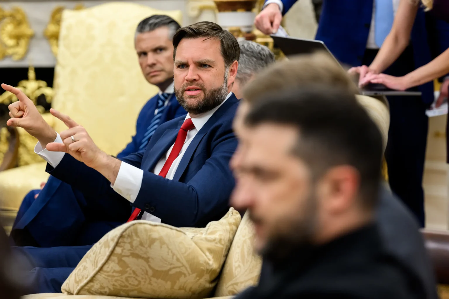 Τζ. Βανς: Η Ευρώπη να αναλάβει το «μερίδιο του λέοντος» των εγγυήσεων - ΗΠΑ: στήριξη «από αέρος» - «δύο ερωτήματα» για Ουκρανία-Ρωσία