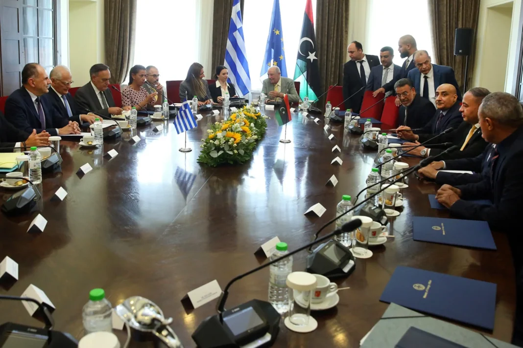 Ελλάδα–Λιβύη: Ξεκίνησαν συνομιλίες για οριοθέτηση ΑΟΖ, προειδοποίηση σε Τρίπολη για το Τουρκολιβυκό