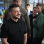 «Ας έρθει στο Κίεβο» ο Ζελένσκι χαρακτηρίζει τρομοκράτη τον Πούτιν και χλευάζει τις ρωσικές απαιτήσεις.
