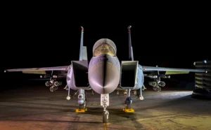 F-15E Strike Eagle οπλισμένα με χαμηλού κόστους ρουκέτες APKWS II κατά των Drones: Η USAF περιγράφει το δρόμο της τάχιστης πιστοποίησης του όπλου στα πεδία μάχης των ΗΠΑ