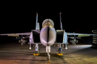 F-15E Strike Eagle οπλισμένα με χαμηλού κόστους ρουκέτες APKWS II κατά των Drones: Η USAF περιγράφει το δρόμο της τάχιστης πιστοποίησης του όπλου στα πεδία μάχης των ΗΠΑ