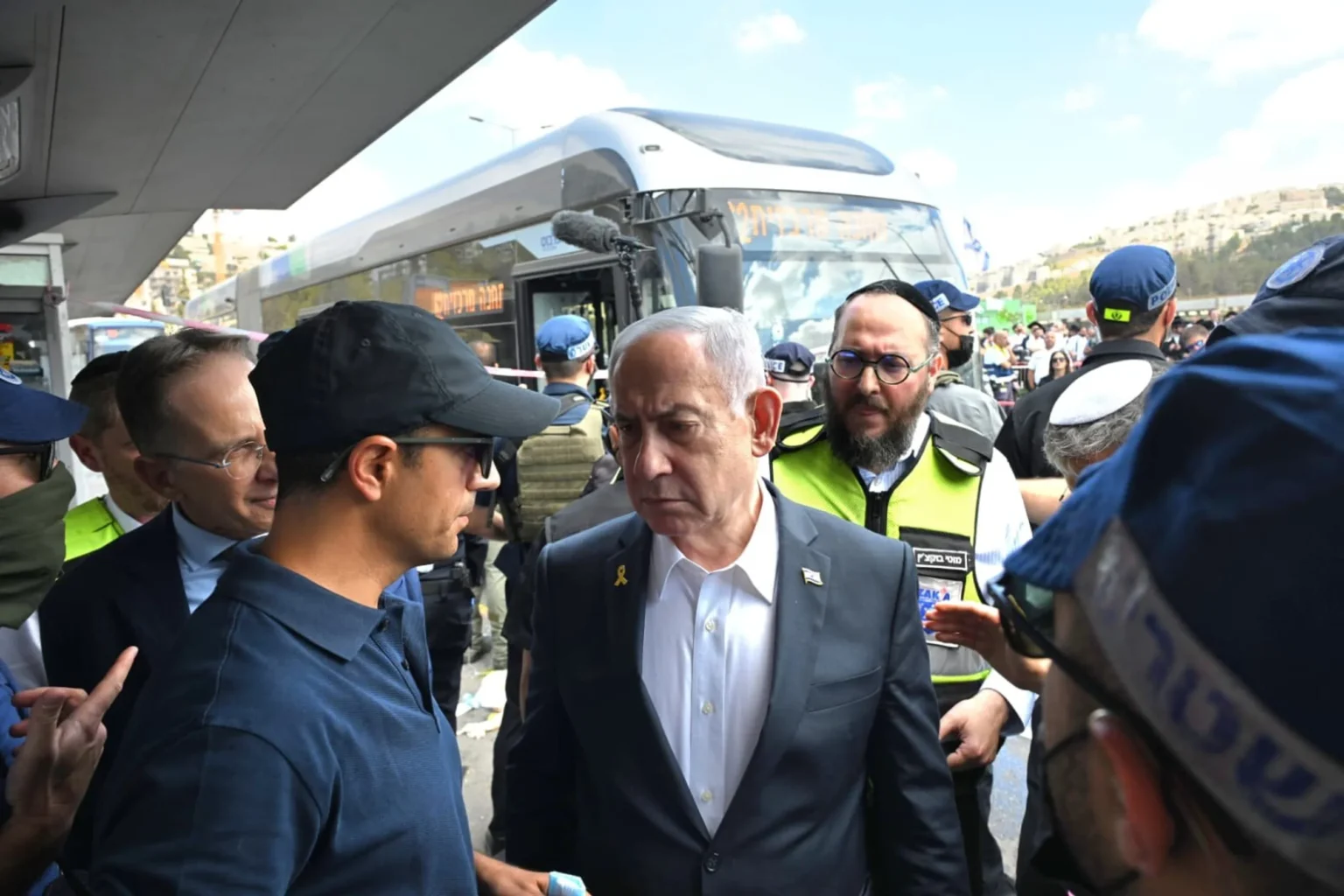 Υπόσχεση Νετανιάχου για καταστροφή της Χαμάς μετά το χτύπημα σε Ιερουσαλήμ: Με «τυφώνα» απειλεί την Γάζα ο Κατζ
