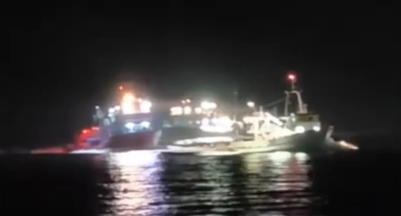 Ξεφτίλα: Τούρκοι ψαράδες νταήδες κάνουν χρήση όπλων εναντίον Ελλήνων ψαράδων, λίγο μετά από τις δηλώσεις Υπουργού περί «αβλαβούς διέλευσης»