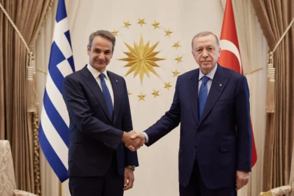 Κυβέρνηση: "Όχι σε ψευτοπατριωτισμούς – Είμαστε μέσα στα F-35, η Τουρκία εκτός" - Τι απαντά για συνάντηση Ερντογάν-Μητσοτάκη και ΗΠΑ