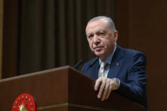 Ο Ερντογάν εξυμνεί τις εισβολές στην Μικρά Ασία «Αυτά τα έδαφη έγιναν πατρίδα μας με αίμα»