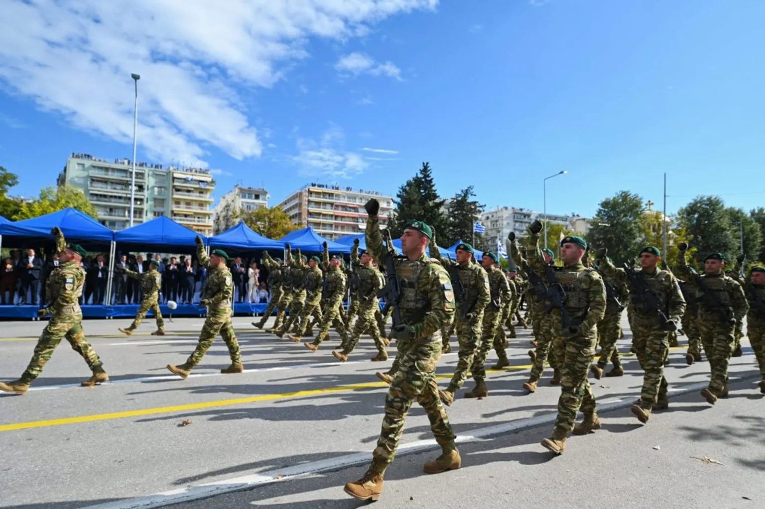 Τα μηνύματα ΥΕΘΑ Δένδια για τη 28η Οκτωβρίου: «Δεν πρέπει να έχουμε αυταπάτες»