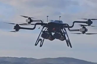 To Drone «ΚΕΡΒΕΡΟΣ» της ALTUS έδειξε τα δόντια του σε άσκηση του ΕΣ φορτωμένο με 2 αντιαρματικούς AKERON MP + Βίντεο