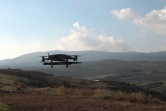 Η SAS Tech σπάει ξανά ρεκόρ με το οπλισμένο UCAV SARISA: Δείτε την βολή με κατευθυνόμενη ρουκέτα στον Έβρο