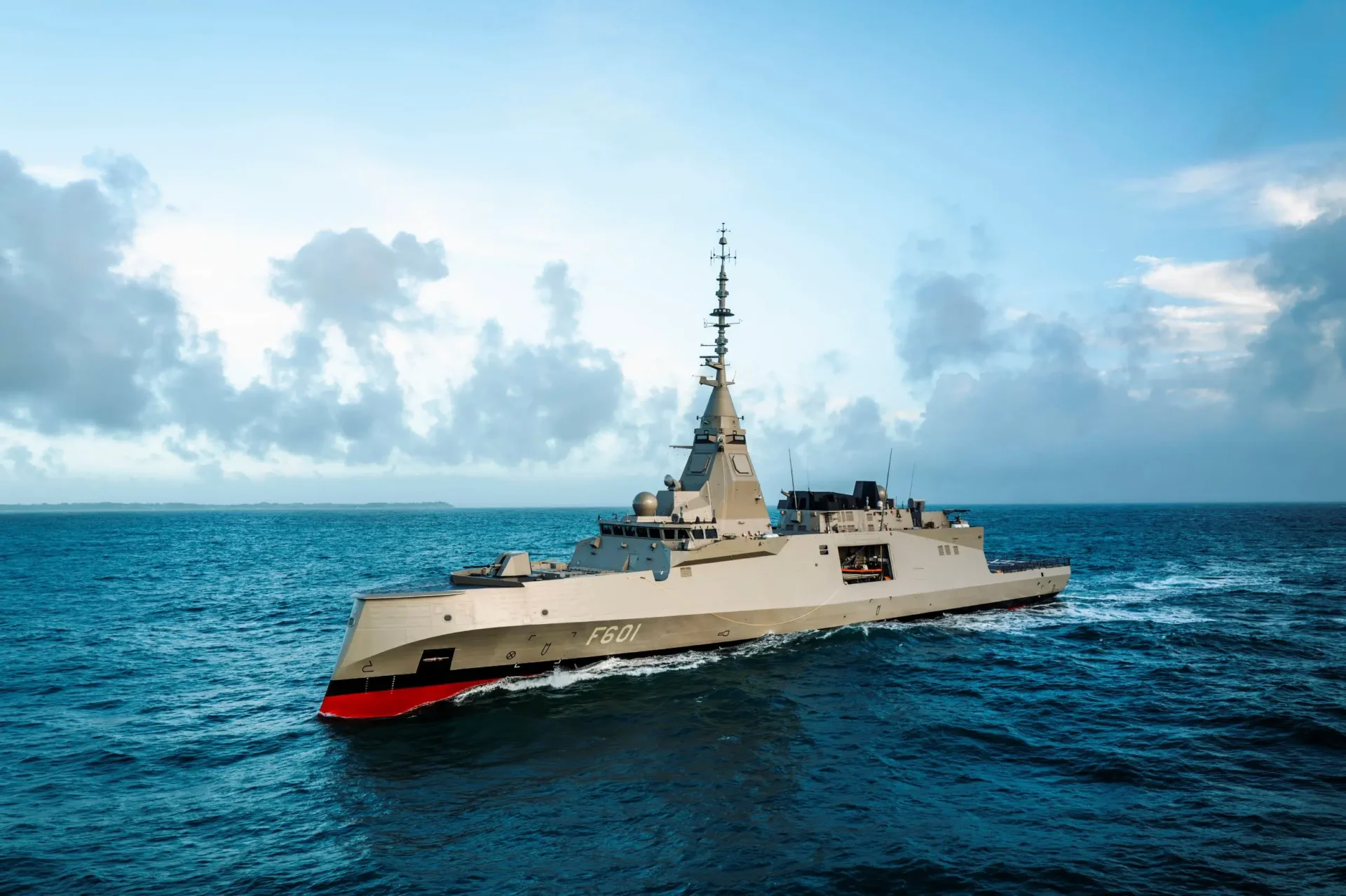 Η φρεγάτα “ΚΙΜΩΝ” έτοιμη: Ύψωση σημαίας - Σχεδόν 27 χρόνια μετά ο στόλος αποκτά πρωτόγνωρες δυνατότητες