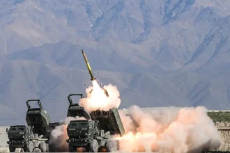 Lockheed Martin: Επιτυχής δοκιμή των πυραύλων ER GMLRS νέας γενιάς στα 112 χλμ.