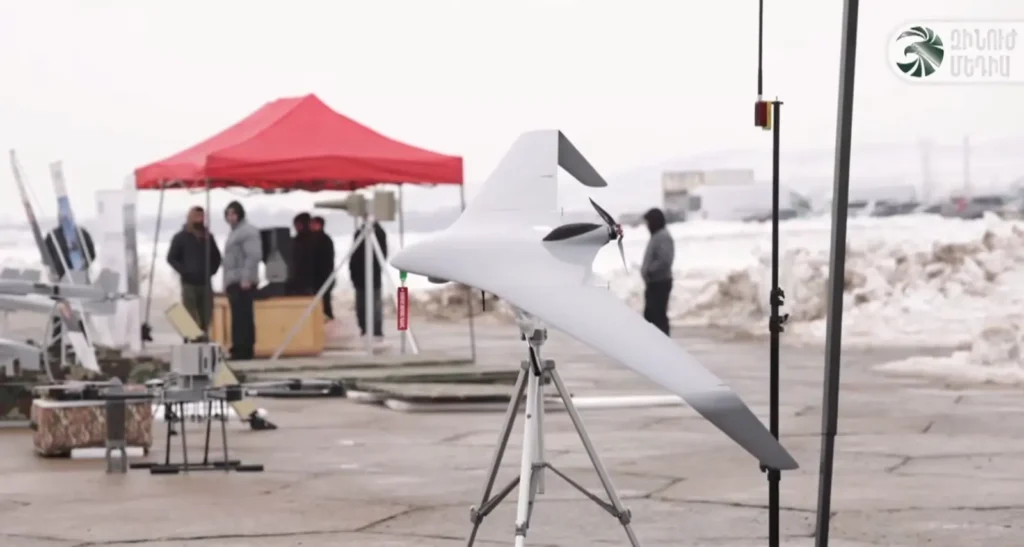 Εγχώριας κατασκευής Αρμένικο UAV καμικάζι - περιφερώμενο πυρομαχικό - PHOTO: ARMENIAN MOD
