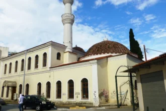 Θάνος Πλεύρης: Σφραγίζονται δεκάδες παράνομα τζαμιά στην Αθήνα και ξεκινούν απελάσεις