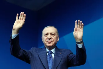 Πήρε φόρα... ο Ερντογάν: «Θα καούν τα χέρια όσων αγγίξουν την Τουρκία» – Βλέμμα σε Ελλάδα, Κύπρο, Ισραήλ