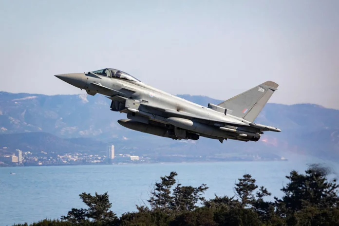 Κύπρος: Τι ισχύει για την άδεια Βρετανίας σε ΗΠΑ για χτύπημα στο Ιράν μέσω βάσεων