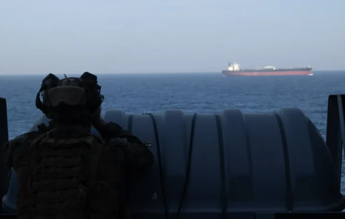 «Σφραγίζει» ξανά το Στενό του Ορμούζ το Ιράν: Πυρά κατά δεξαμενόπλοιου - «Στον αέρα» οι συνομιλίες