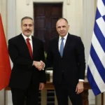 «Δεν οφείλουμε εξηγήσεις» απαντά η Αθήνα στην Τουρκία μετά της δηλώσεις Φιντάν για «περικύκλωση της Τουρκίας»