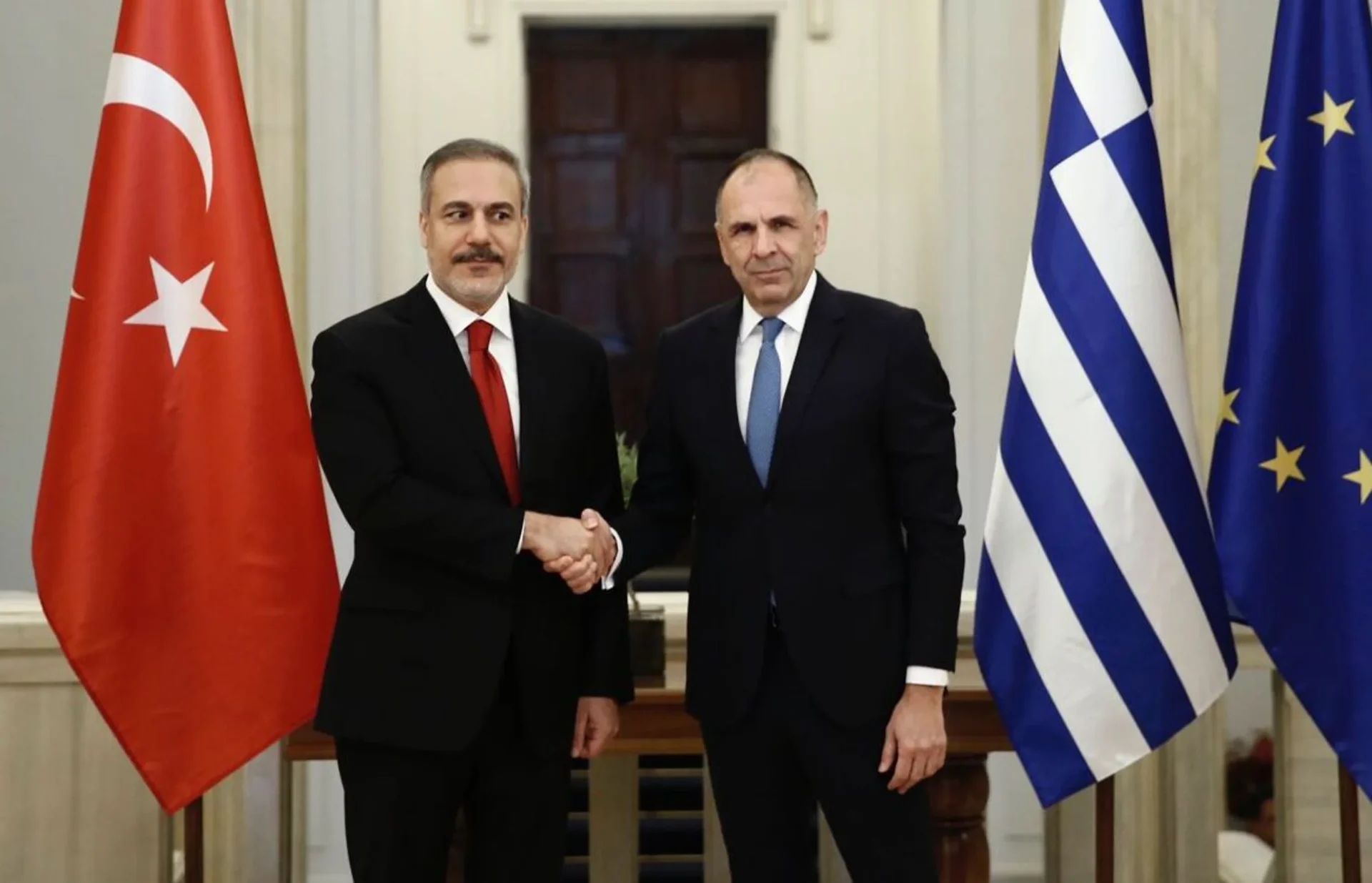 «Δεν οφείλουμε εξηγήσεις» απαντά η Αθήνα στην Τουρκία μετά της δηλώσεις Φιντάν για «περικύκλωση της Τουρκίας»