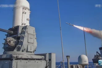 Ηχηρό μήνυμα αποτροπής από το Πολεμικό Ναυτικό: Καταιγίδα πυρών και βύθιση στόχων με εκπληκτικές εικόνες και βίντεο