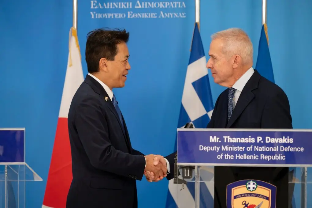 Ελλάδα και Ιαπωνία δίνουν τα χέρια με βλέμμα στην άμυνα και τη συνεργασία