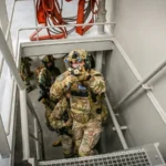 Ελληνικές Ειδικές Δυνάμεις σε άσκηση πάνω σε πολεμικό πλοίο