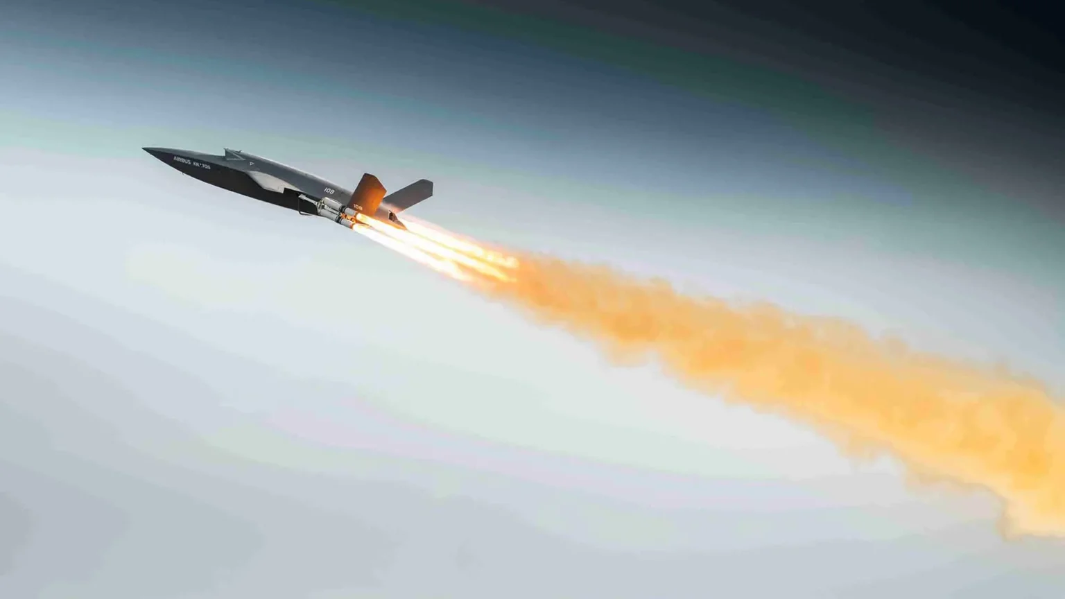 Το μη επανδρωμένο μαχητικό Airbus U740 Valkyrie εκτοξεύεται με πυραυλικό ενισχυτή κατά την πρώτη του πτήση στην Ευρώπη