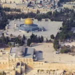 Αεροφωτογραφία του Όρους του Ναού στην Παλιά Πόλη της Ιερουσαλήμ με τον Θόλο του Βράχου και το Τέμενος Αλ Άκσα