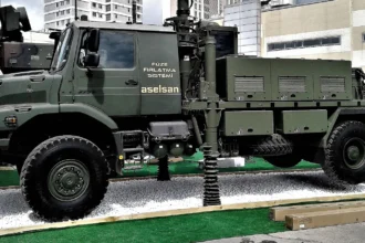 Όχημα εκτοξευτή πυραύλων HİSAR-O της ASELSAN σε έκθεση