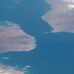 Τα Στενά του Μπαμπ αλ-Μαντέμπ ανάμεσα στην Υεμένη και το Κέρας της Αφρικής, όπως φαίνονται από τον Διεθνή Διαστημικό Σταθμό