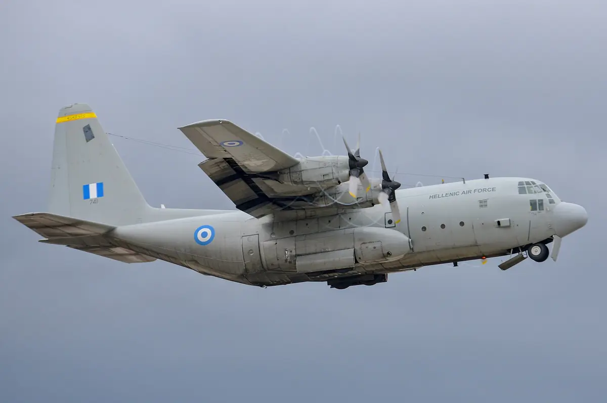 C-130 Hercules της Πολεμικής Αεροπορίας απογειώνεται