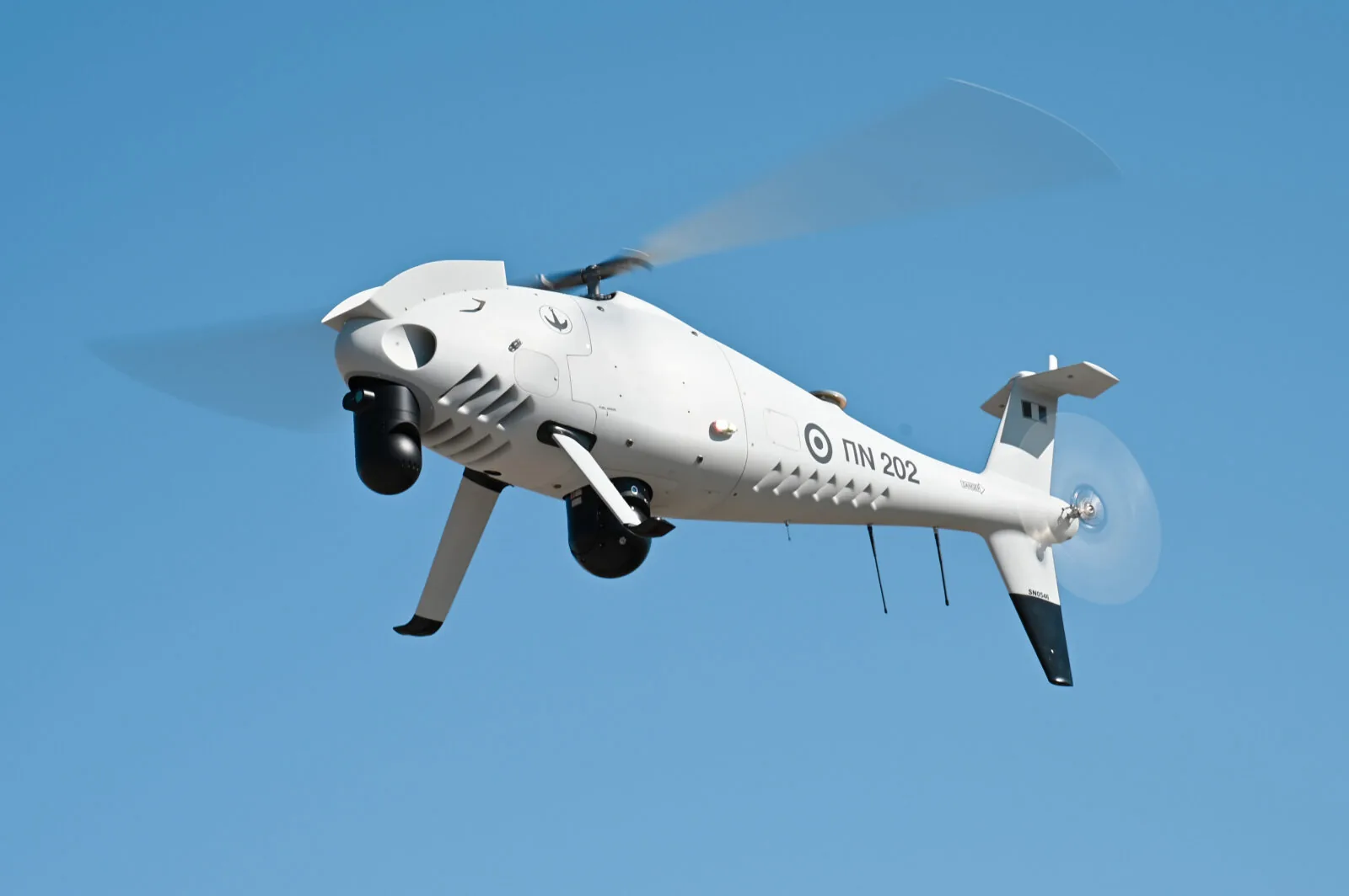 Το Camcopter S-100 «ΠΝ 202» του Πολεμικού Ναυτικού σε πτήση