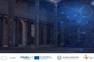 Το εσωτερικό του παλιού ηλεκτροπαραγωγικού σταθμού στο Λαύριο με ψηφιακό μοτίβο δικτύου και τα λογότυπα EuroHPC, Ελλάδα 2.0 και ΕΔΥΤΕ
