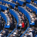 Ευρωβουλευτές στα έδρανα του ημικυκλίου της Ολομέλειας του Ευρωπαϊκού Κοινοβουλίου στο Στρασβούργο
