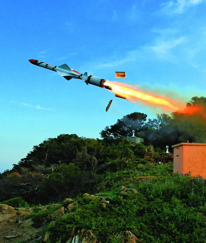 Βολή πυραύλου Exocet MM40 από επάκτια θέση
