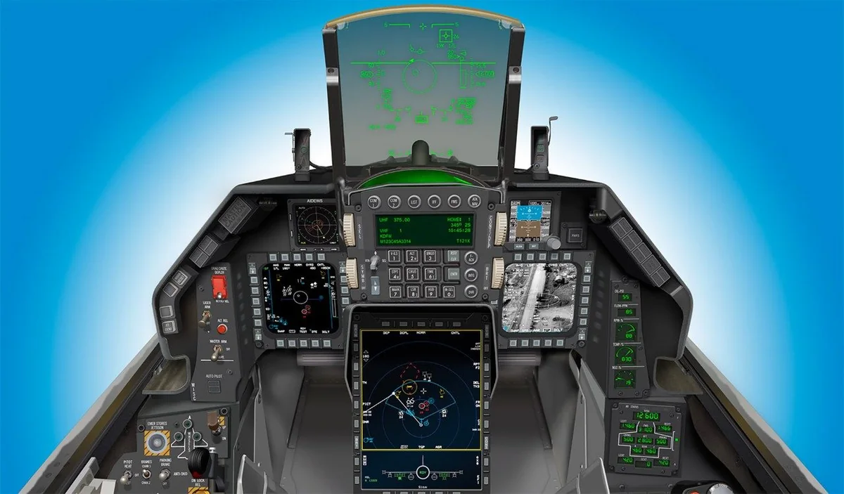 Πιλοτήριο F-16 Block 70 με κεντρική οθόνη CPD, πλευρικές οθόνες και HUD