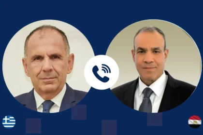 Κάρτα του Υπουργείου Εξωτερικών με τα πορτρέτα του Γιώργου Γεραπετρίτη και του Μπαντρ Αμπντελάτι