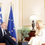 Ο υπουργός Εξωτερικών Γιώργος Γεραπετρίτης συνομιλεί με την Πρόεδρο της Κυπριακής Βουλής Αννίτα Δημητρίου στο γραφείο του στην Αθήνα