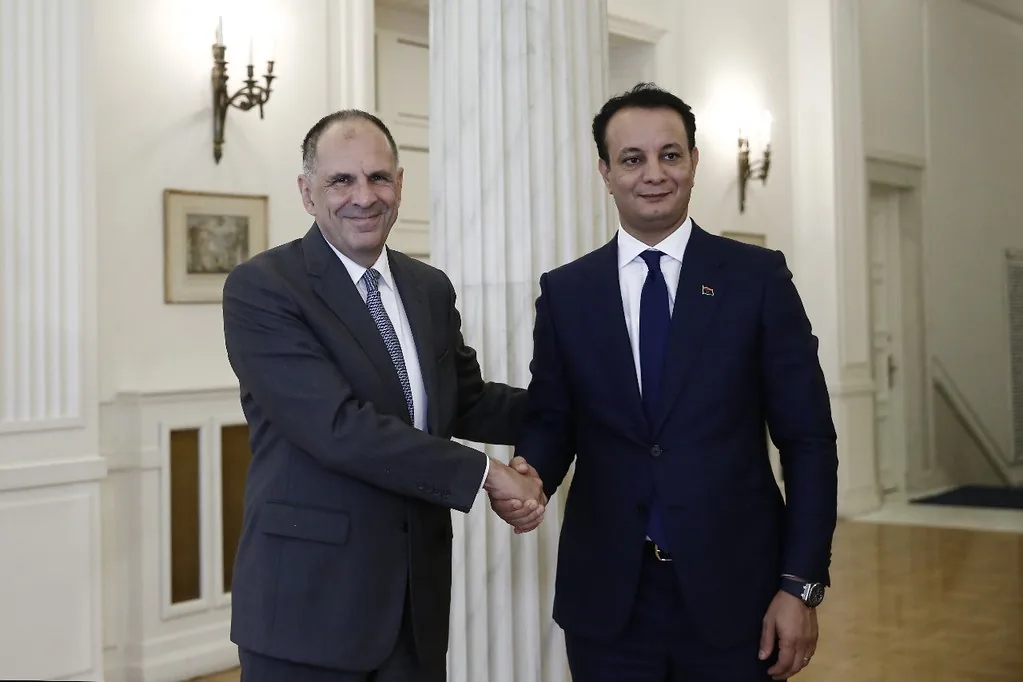 Ο Γιώργος Γεραπετρίτης με τον Μπελκασέμ Χαφτάρ στο υπουργείο Εξωτερικών
